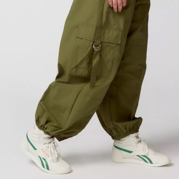 UO Jana 2023 Nylon Ballon Pants Sz Small , NIP BRAND NEW SOLD OUT 💕 - Picture 4 of 11